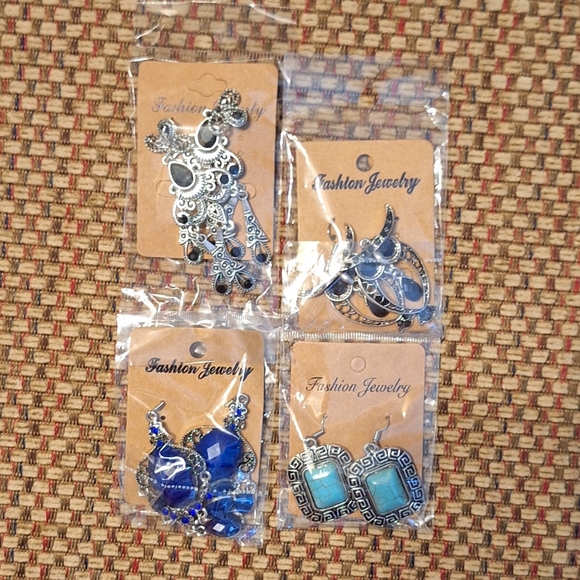 Fashion Jewelry Silver and Blue Earring Set - Picture 3 of 9